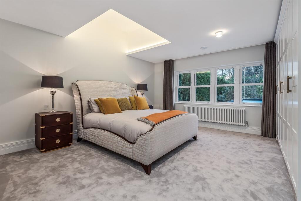 6 bedroom detached house for sale in Bradgate Road, Bowdon, WA14